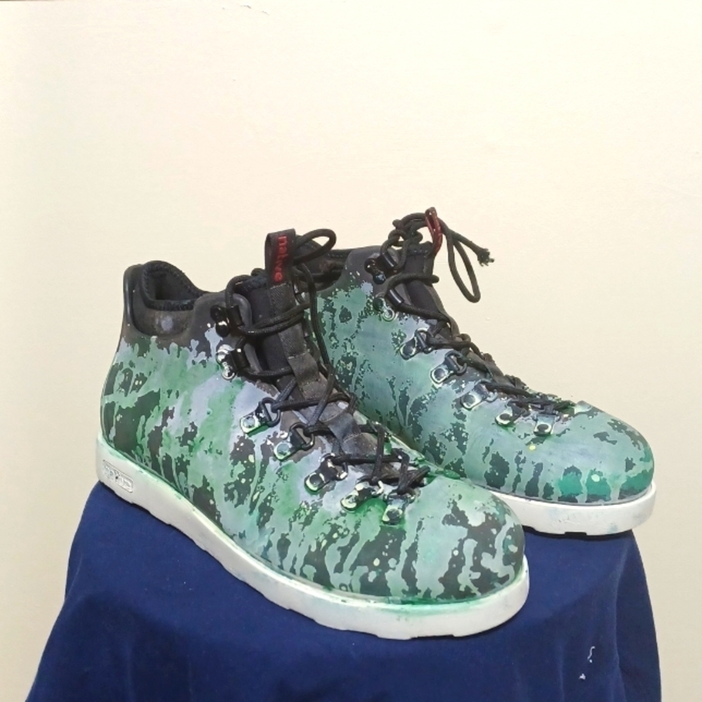 NATIVE HIGH TOP SIZE 11 CUSTOM PAINTED SHOES KEEP IT LITE